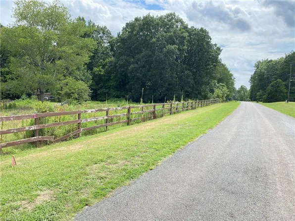 5234 Seven Hills Rd, Pfafftown, NC 27040