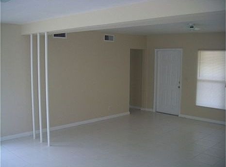 3rd image of 790 NE 139th St
