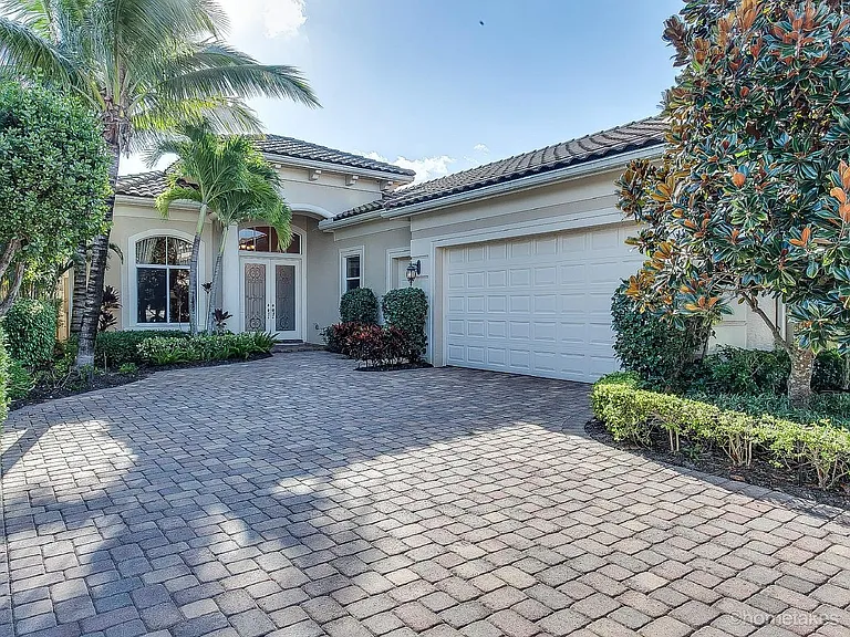 116 Bianca Dr — Photo 1