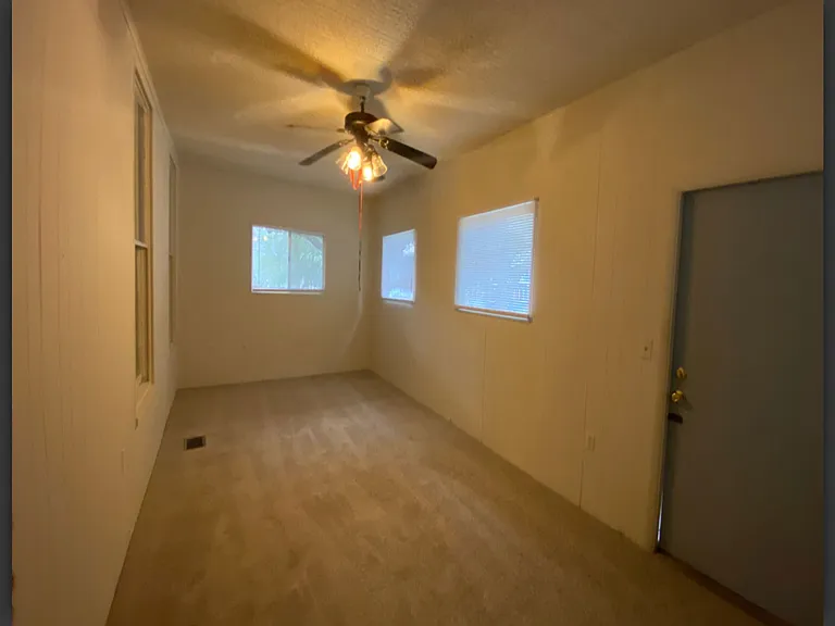 522 E Harwood St — Photo 7