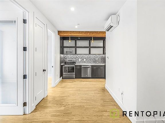 4th image of 96 Bedford Ave #1E