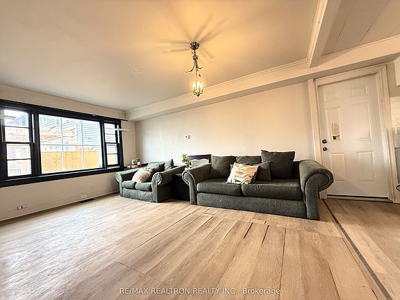 3rd image of 192 Lincoln Rd W