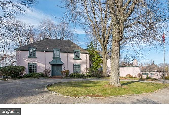 2nd image of 905 Stony Ln