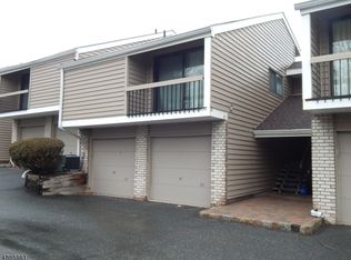 7 Hillside Ct, Clinton, NJ 08809