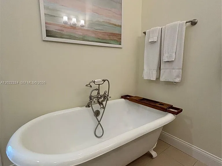 102 Venetian Dr — Photo 25