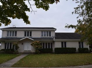 3725 Glenview Rd, Glenview, IL 60025