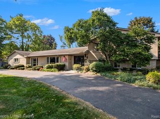 16399 Bell Creek Ln, Livonia, MI 48154