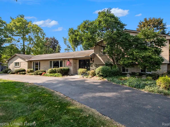 16399 Bell Creek Ln, Livonia, MI 48154