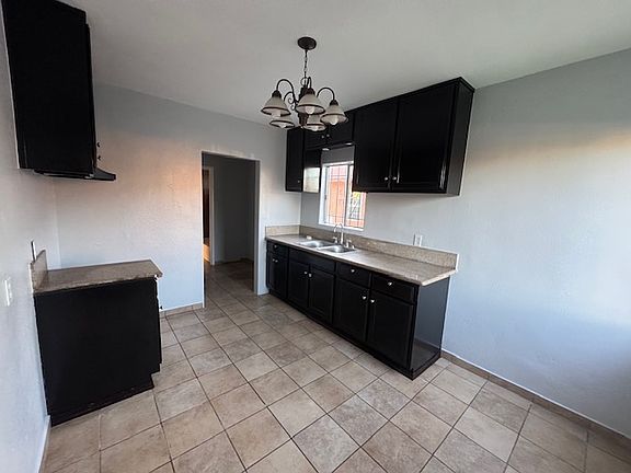 4th image of 1104 W 87th St #1104