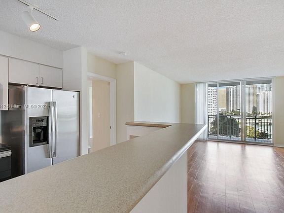5th image of 1115 Brickell Bay Dr #1510