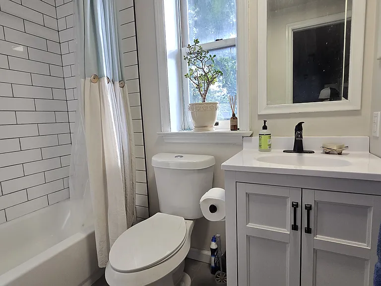 1239 Buena Vista St #2 — Photo 14