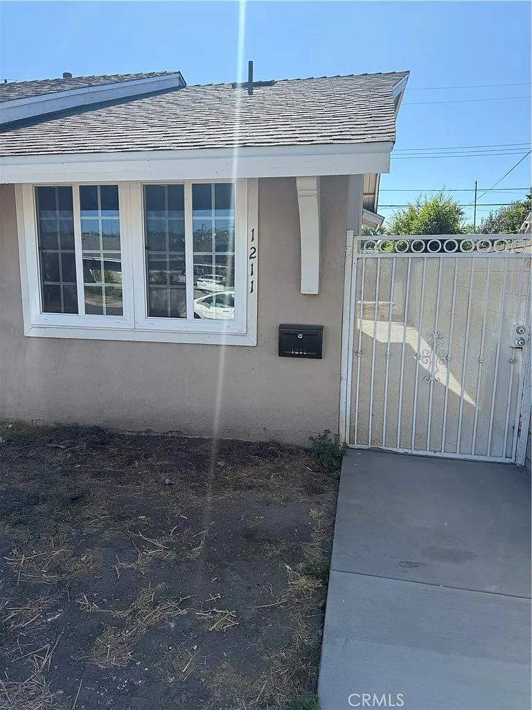 2 bed, 500 sqft, $2,300 — Photo 2