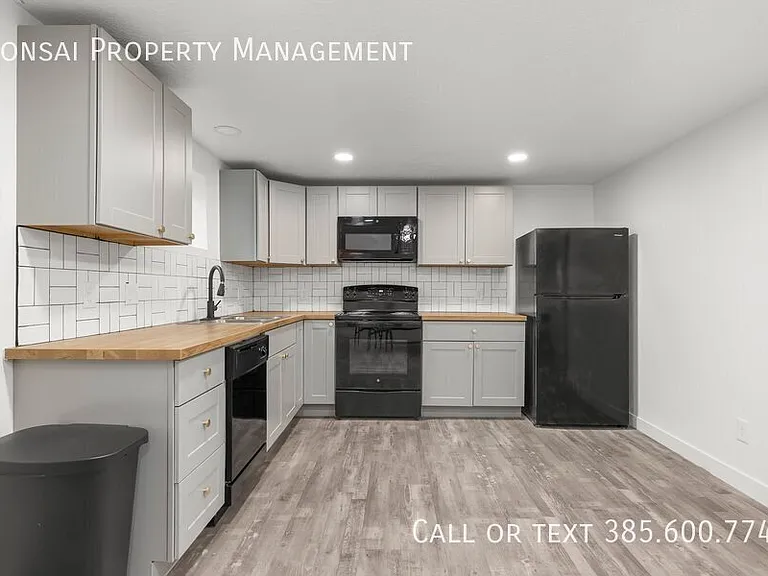 1641 Sandhill Rd — Photo 9