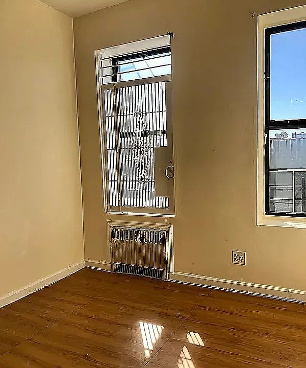 2nd image of 1656 Saint Johns Pl #3R