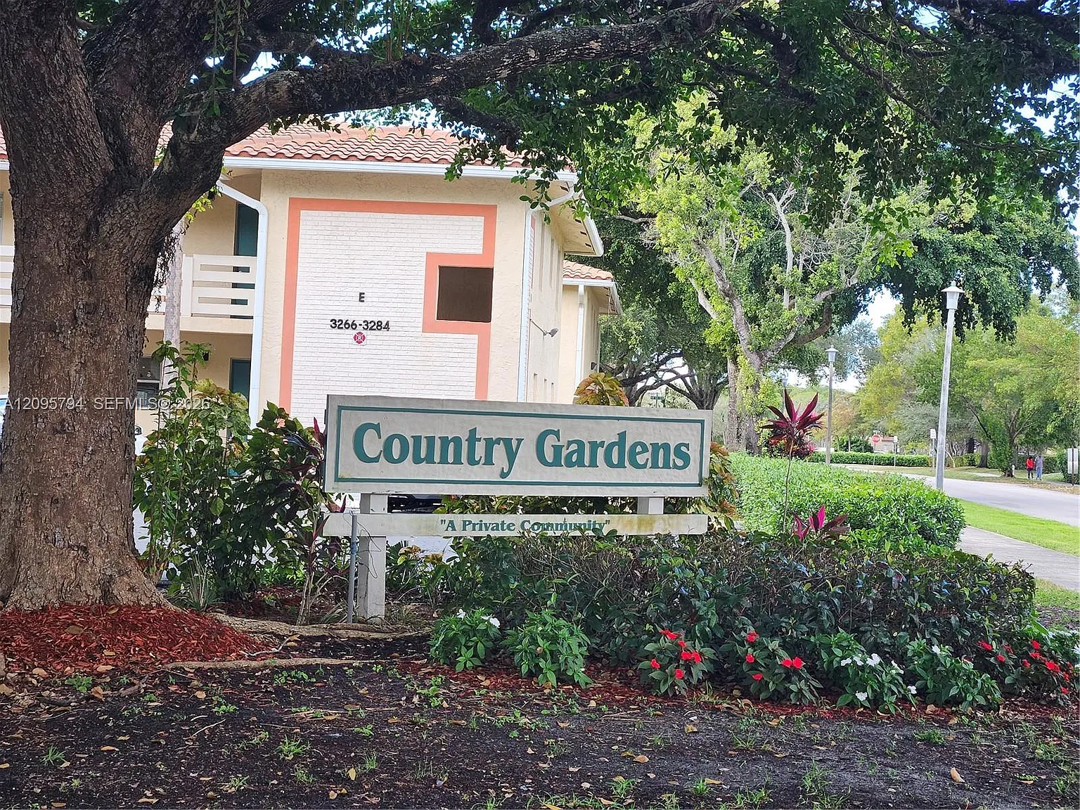 Country Gardens Condo — Photo 2