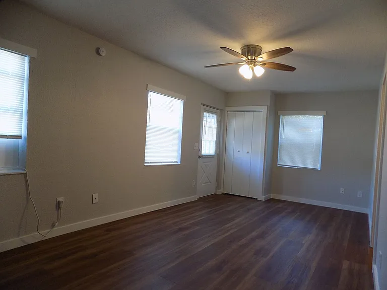 699 W Osceola St — Photo 6