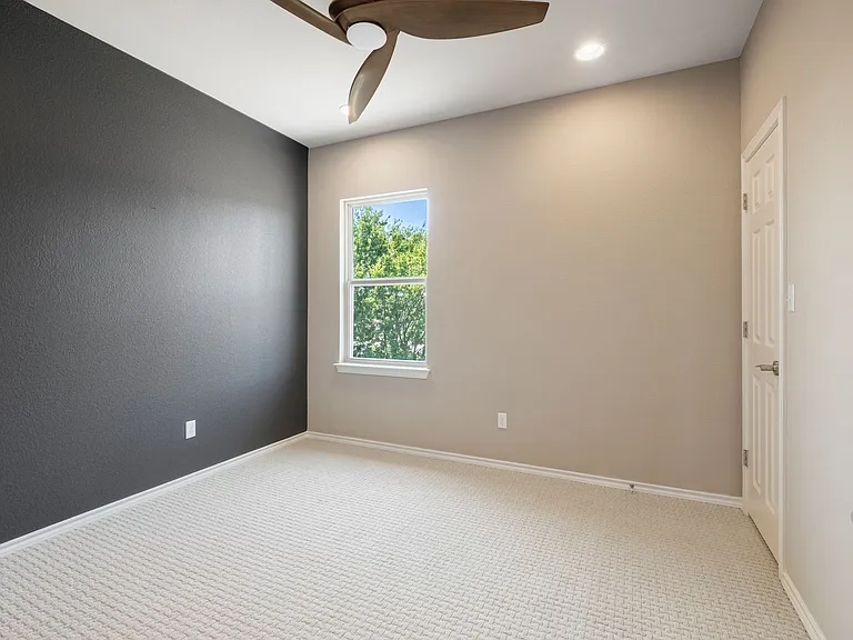2105 Town Centre Dr #5 — Photo 19