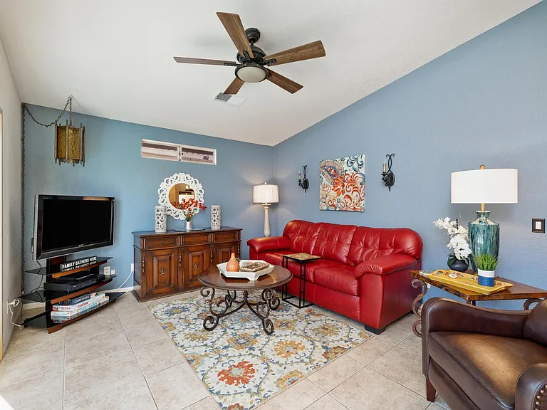 53390 Avenida Navarro — Photo 20