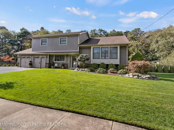 108 Old Bridge Drive, Howell, NJ 07731