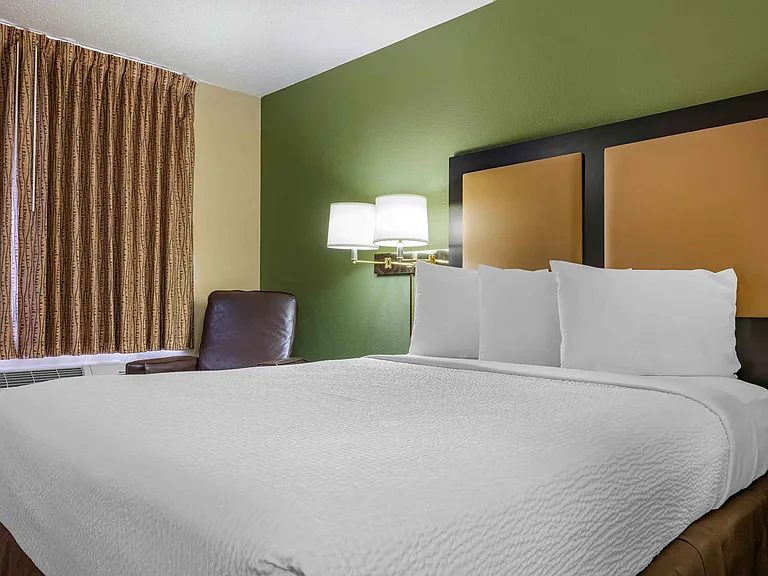 Studio Suite - 1 Queen Bed
