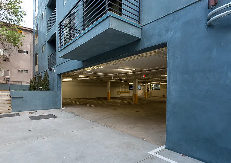 11269 Camarillo St #405 — Photo 24