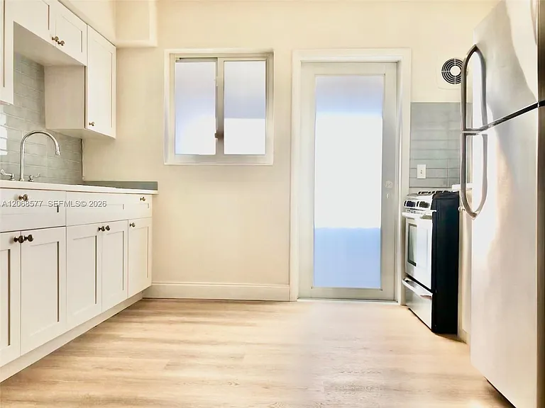 105 S Shore Dr #5 — Photo 2