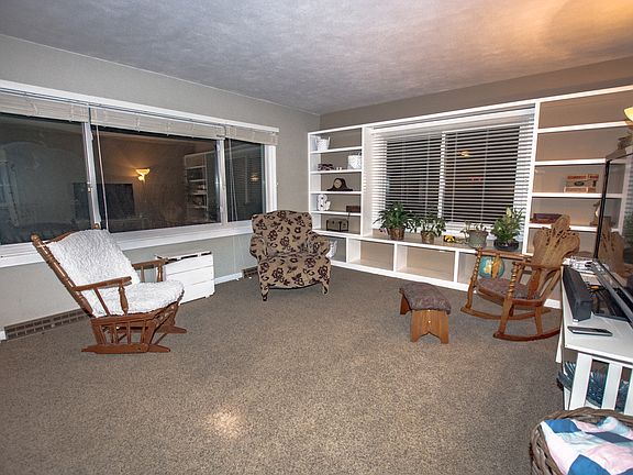 4th image of 105 1st Ave