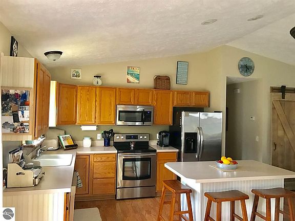 5th image of 19157 Beechridge Dr