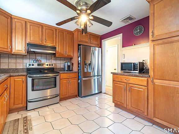 3rd image of 3 Blue Bird Road