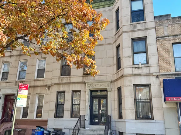 741 Washington Avenue image 12 of 17