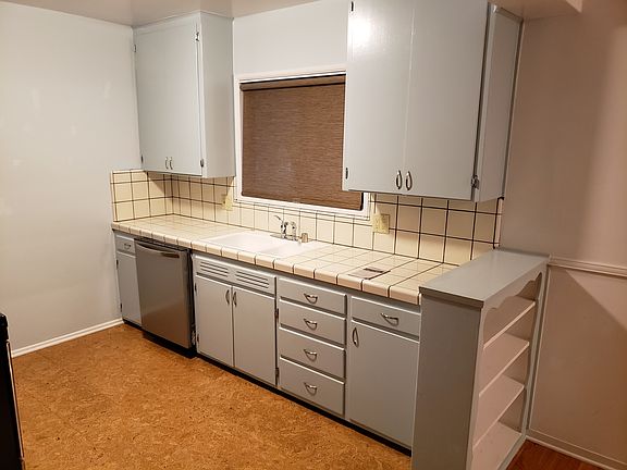 3rd image of 5059 Serrania Ave