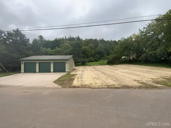104 Ready St, Ishpeming, MI 49849