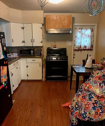 3rd image of 318 Woley Dr