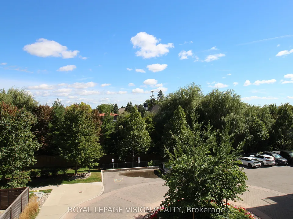 11611 Yonge St #302