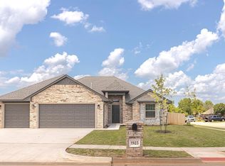 1923 W Flintlock Way, Mustang, OK 73064