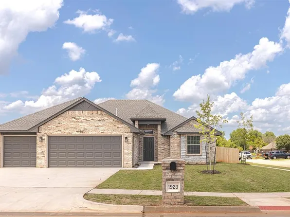 1923 W Flintlock Way, Mustang, OK 73064