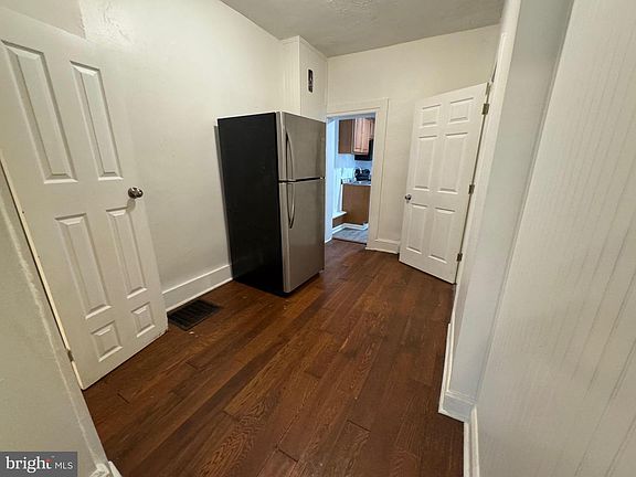 5th image of 707 Denison St
