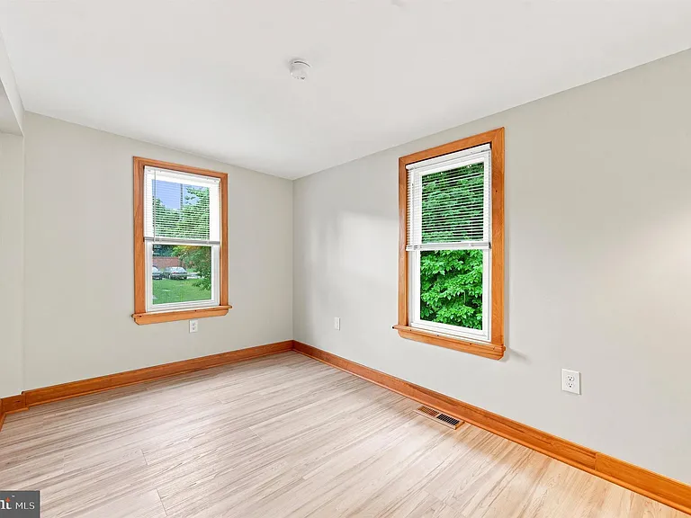 705 Forrest Ave — Photo 22
