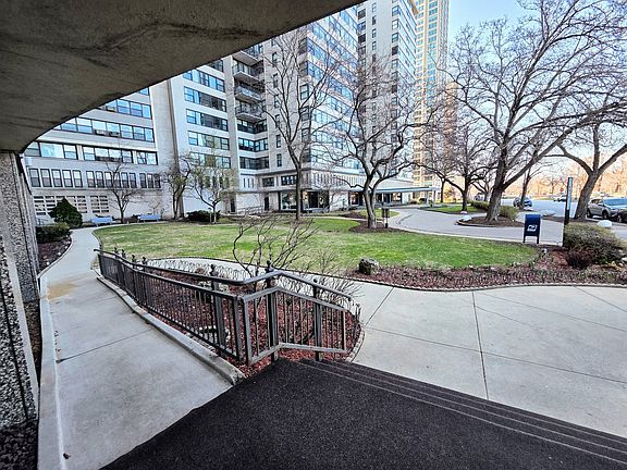 4th image of 3410 N Lake Shore Dr APT 3D