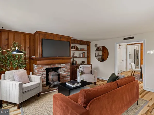 4717 Almond St, Philadelphia, PA 19137