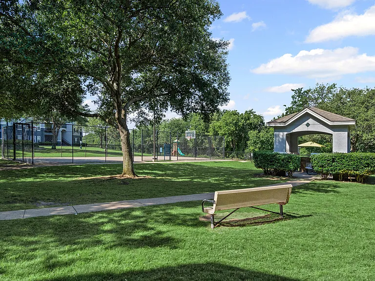 Benton Pointe — Photo 16