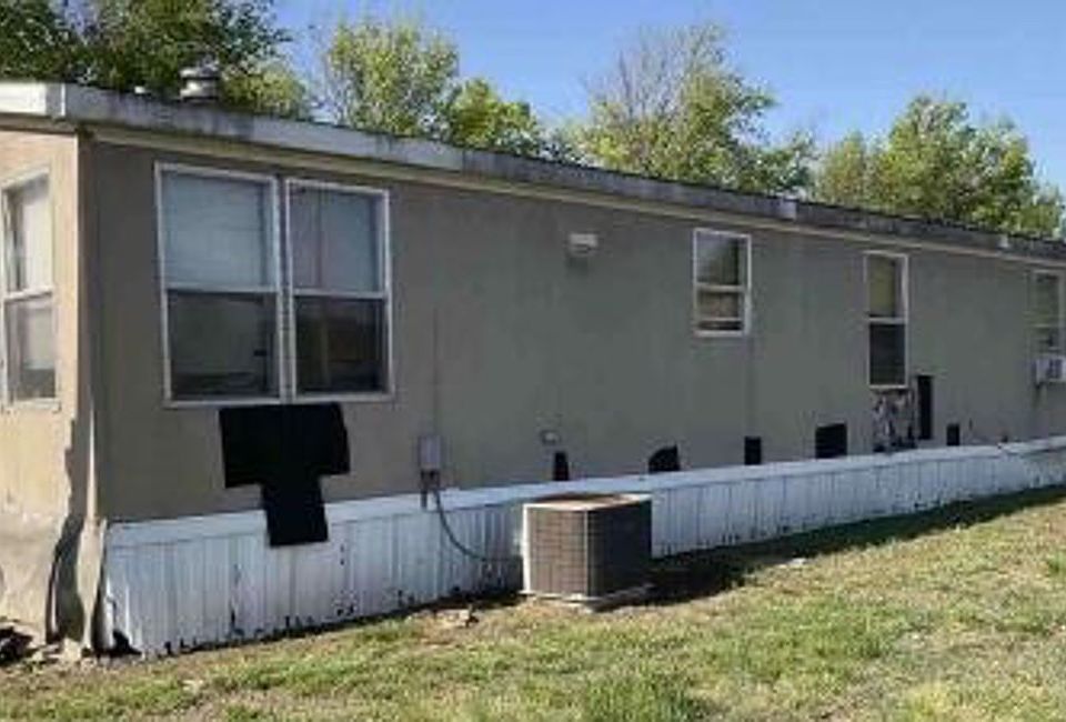 2nd image of 26 SE 48th Pl