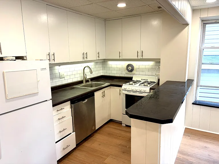 714 Summerlea St #6 — Photo 3