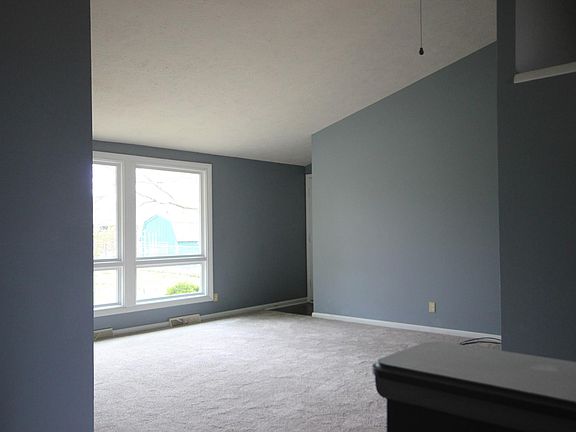 2nd image of 939 Somerset Cir