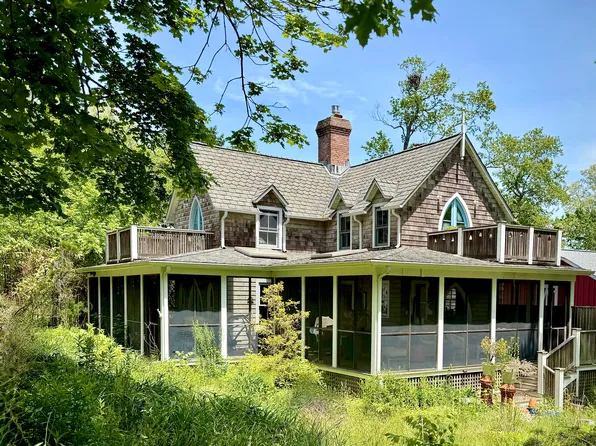 26 New York Ave, Shelter Island Heights, NY 11965
