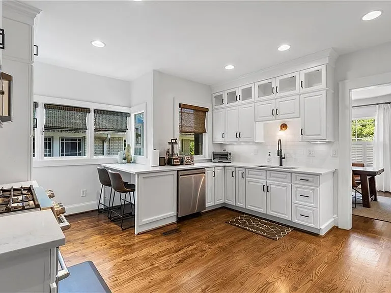 663 Yorkshire Rd NE — Photo 25