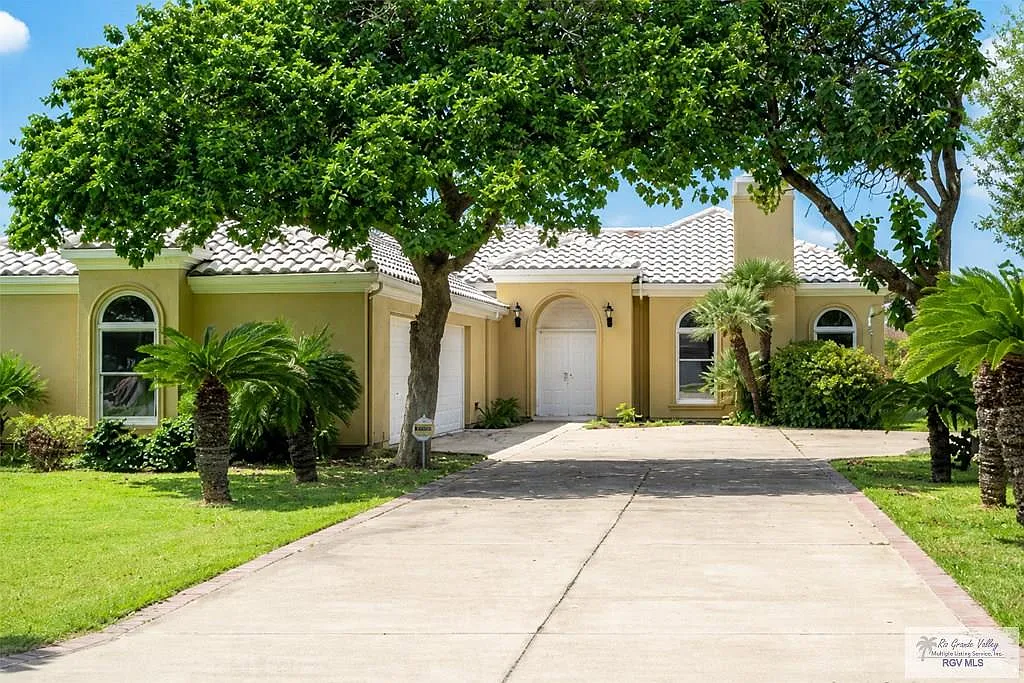 3 bed, 2.0 bath, 2730 sqft, $2,900 — Photo 3