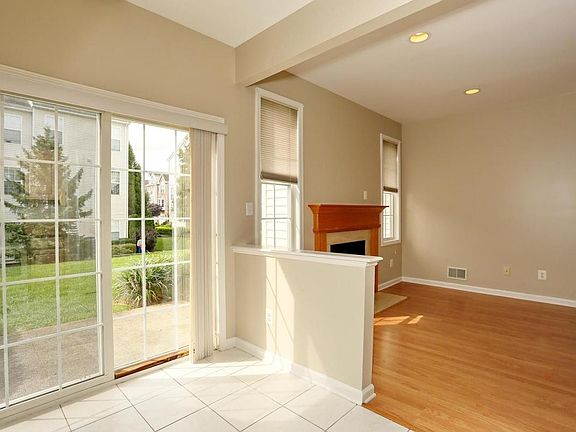 5th image of 133 Cambridge Dr