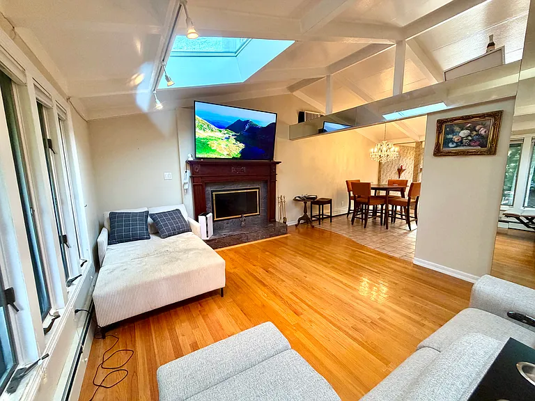52 Deepdale Dr #1 — Photo 8