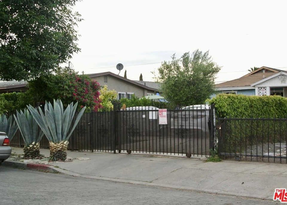 1st image of 911 E 109th Pl